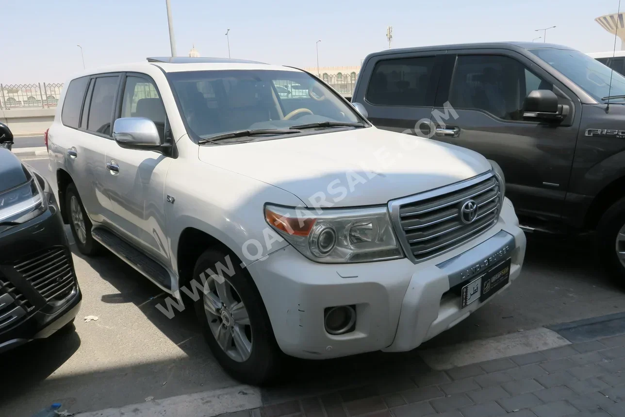 Toyota  Land Cruiser  VXR  2012  Automatic  410,000 Km  8 Cylinder  Four Wheel Drive (4WD)  SUV  White