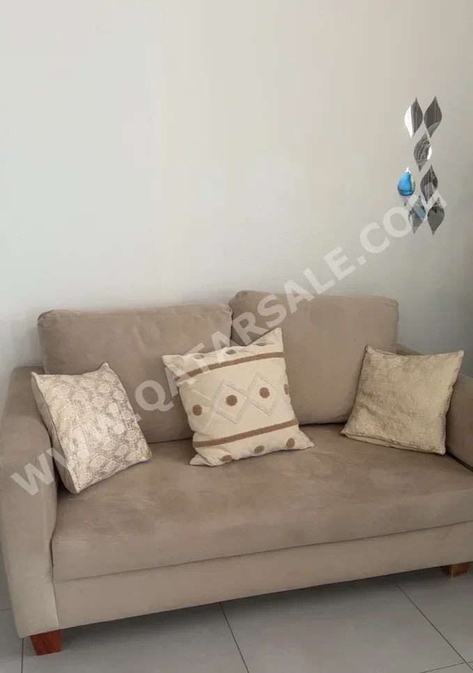 الأرائك والكنب والكراسي طقم كنب  - قماش  - اللون البيج
