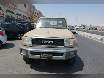 Toyota  Land Cruiser  LX  2016  Manual  280,000 Km  6 Cylinder  Four Wheel Drive (4WD)  Pick Up  Beige