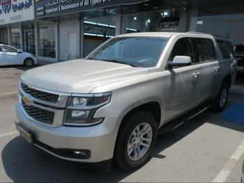 Chevrolet  Suburban  2014  Automatic  180,000 Km  8 Cylinder  Four Wheel Drive (4WD)  SUV  Gold