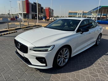 فولفو  اس  60 Turbo  2021  اوتوماتيك  29,000 كم  4 سلندر  دفع كلي مستمر  سيدان  أبيض و أسود