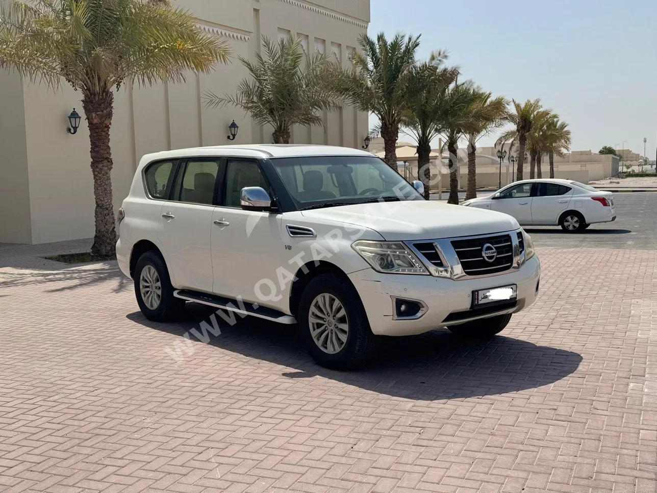 Nissan  Patrol  SE  2015  Automatic  300,000 Km  8 Cylinder  Four Wheel Drive (4WD)  SUV  White