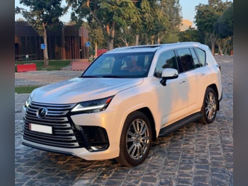 Lexus  LX  600 VIP  2023  Automatic  24,000 Km  6 Cylinder  All Wheel Drive (AWD)  Sedan  White  With Warranty