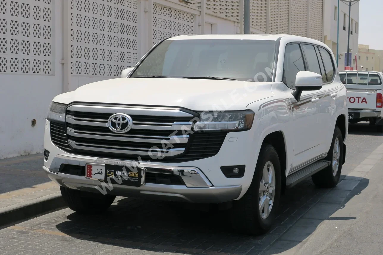 Toyota  Land Cruiser  GXR  2022  Automatic  7,000 Km  6 Cylinder  Four Wheel Drive (4WD)  SUV  White  With Warranty