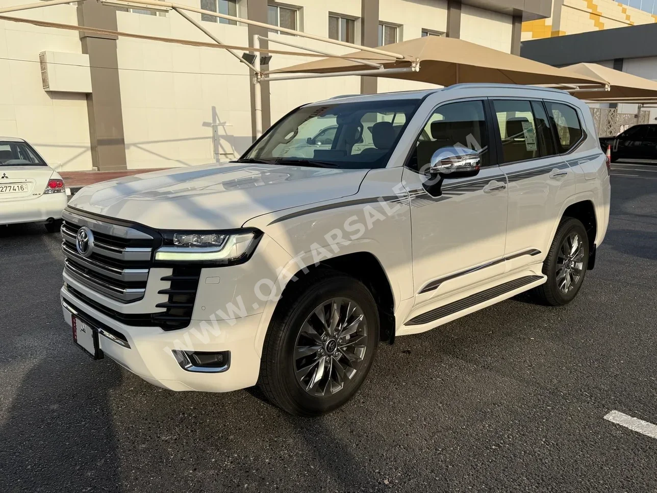 Toyota  Land Cruiser  VX Twin Turbo  2023  Automatic  6,500 Km  6 Cylinder  Four Wheel Drive (4WD)  SUV  White  With Warranty