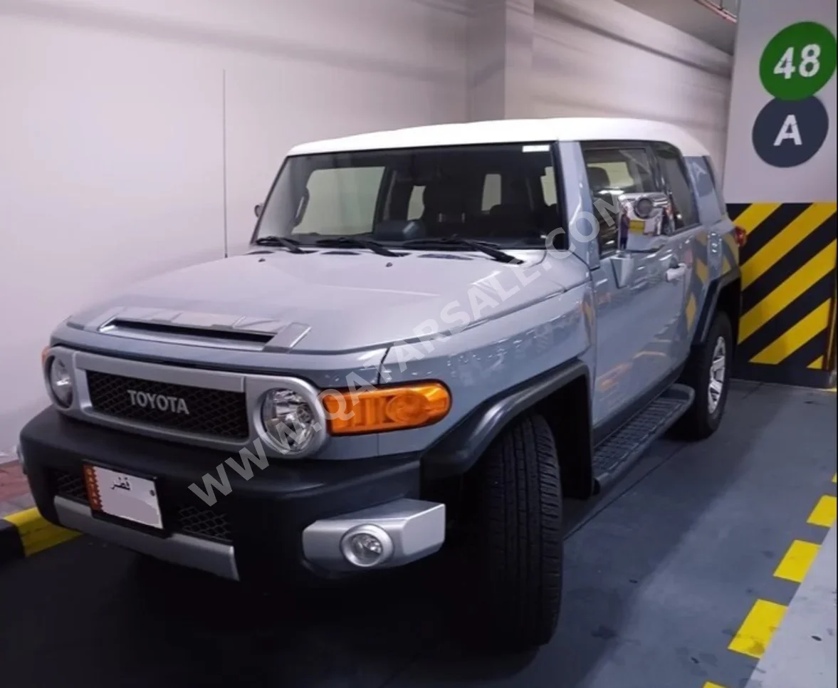 Toyota  FJ Cruiser  2020  Automatic  81,000 Km  6 Cylinder  Four Wheel Drive (4WD)  SUV  Silver