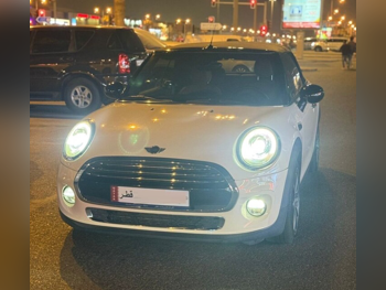 Mini  Cooper  2016  Automatic  70,000 Km  4 Cylinder  Front Wheel Drive (FWD)  Convertible  White