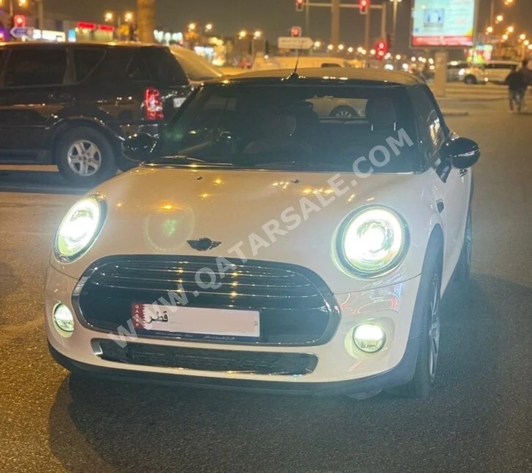 Mini  Cooper  2016  Automatic  70,000 Km  4 Cylinder  Front Wheel Drive (FWD)  Convertible  White