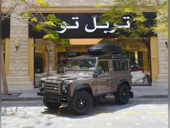 لاند روفر  ديفيندر  90  2013  عادي  128,560 كم  6 سلندر  دفع رباعي  اس يو في  برونزي
