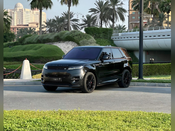 لاند روفر  رنج روفر  سبورت سوبر تشارج  2023  اوتوماتيك  49,000 كم  8 سلندر  دفع رباعي  اس يو في  أسود  تحت الضمان