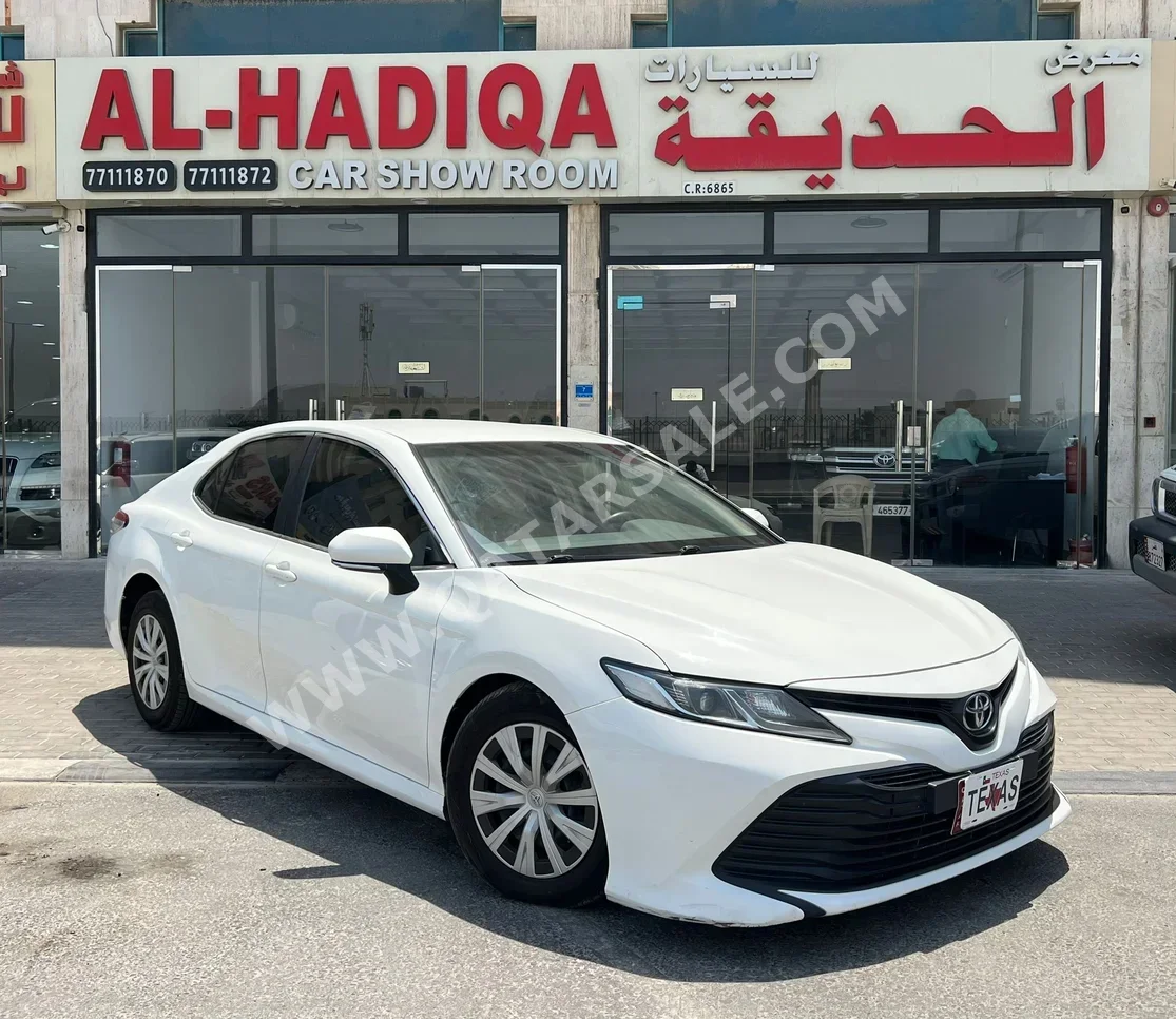 تويوتا  كامري  أل اي  2018  اوتوماتيك  170,000 كم  4 سلندر  سحب امامي  سيدان  أبيض
