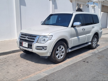 Mitsubishi  Pajero  GLS  2015  Automatic  149,900 Km  6 Cylinder  Four Wheel Drive (4WD)  SUV  White