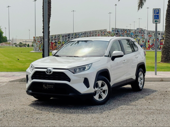 Toyota  Rav 4  2021  Automatic  88,000 Km  4 Cylinder  Front Wheel Drive (FWD)  SUV  White