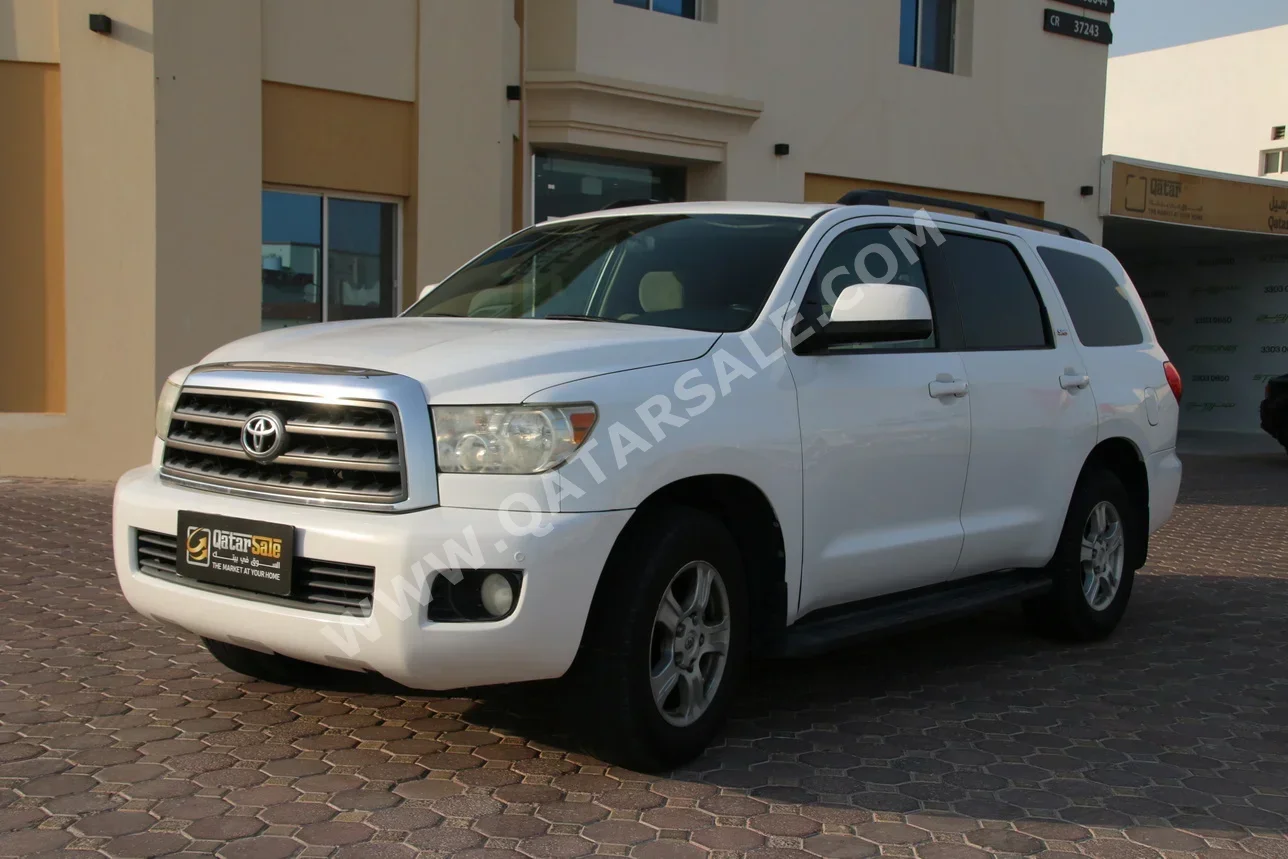 Toyota  Sequoia  2014  Automatic  312,000 Km  8 Cylinder  Four Wheel Drive (4WD)  SUV  White
