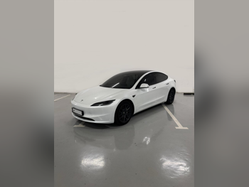 Tesla  Model 3  Long Range  2023  Automatic  33,000 Km  0 Cylinder  Four Wheel Drive (4WD)  SUV  White  With Warranty