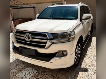 Toyota  Land Cruiser  GXR- Grand Touring  2019  Automatic  180,000 Km  8 Cylinder  Four Wheel Drive (4WD)  SUV  White