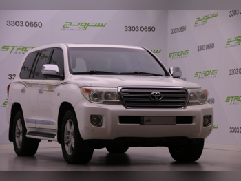 Toyota  Land Cruiser  VXR  2014  Automatic  426,000 Km  8 Cylinder  Four Wheel Drive (4WD)  SUV  White