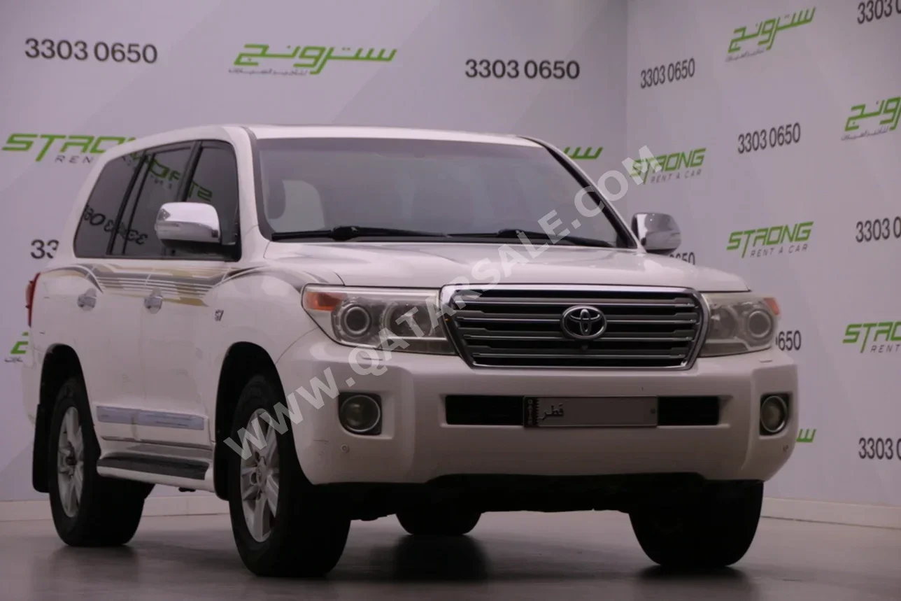 Toyota  Land Cruiser  VXR  2014  Automatic  426,000 Km  8 Cylinder  Four Wheel Drive (4WD)  SUV  White