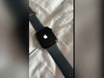 Smart Watches - Apple  Series 7  - iOS Compatible  - Black  - Water Resistance