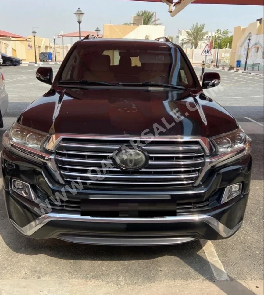 Toyota  Land Cruiser  GXR  2018  Automatic  205,000 Km  8 Cylinder  Four Wheel Drive (4WD)  SUV  Black