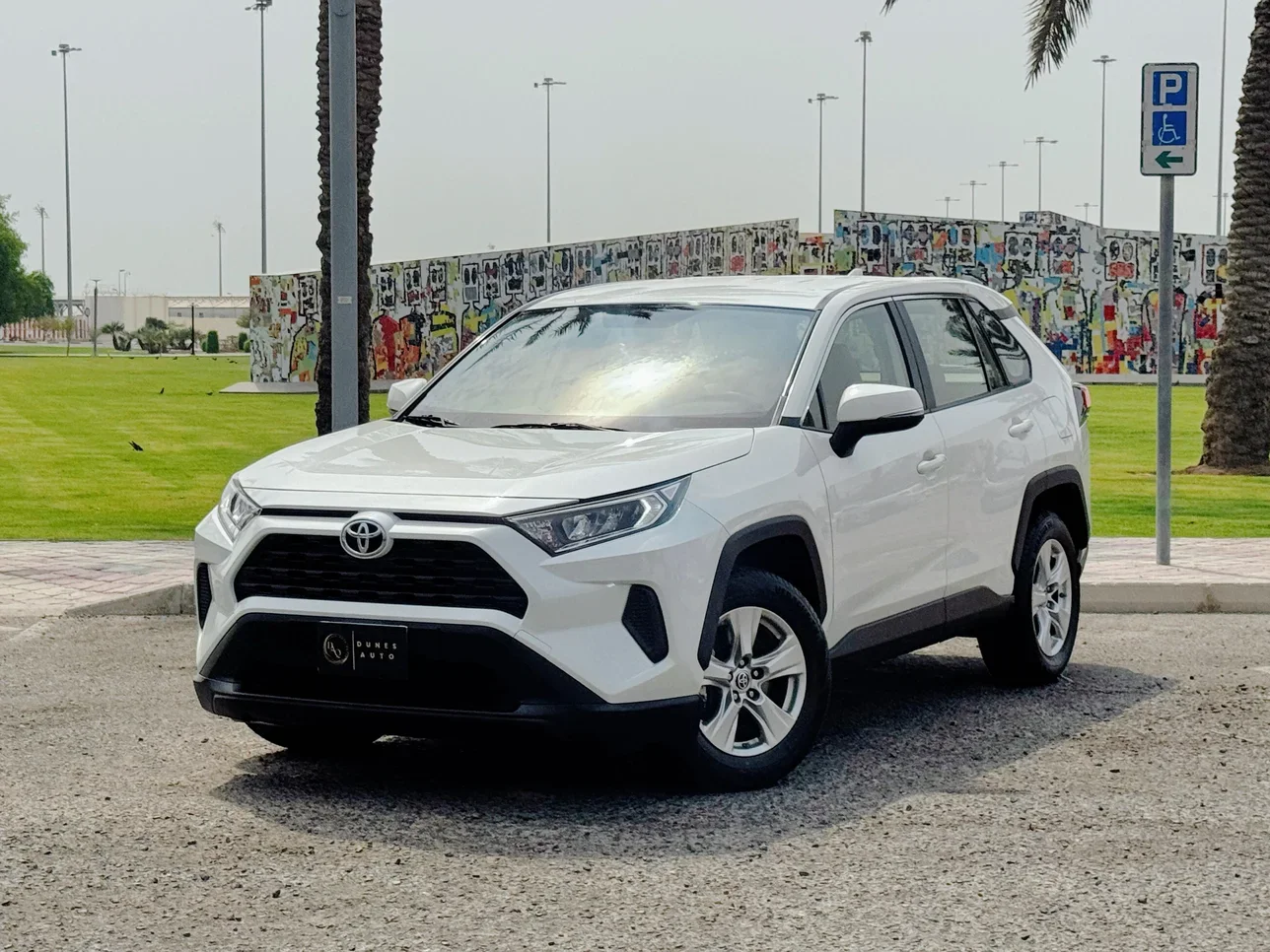 Toyota  Rav 4  2021  Automatic  88,000 Km  4 Cylinder  Front Wheel Drive (FWD)  SUV  White