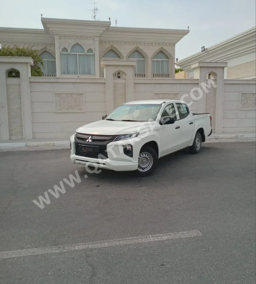 Mitsubishi  L 200  2022  Manual  62,000 Km  4 Cylinder  Rear Wheel Drive (RWD)  Pick Up  White  With Warranty