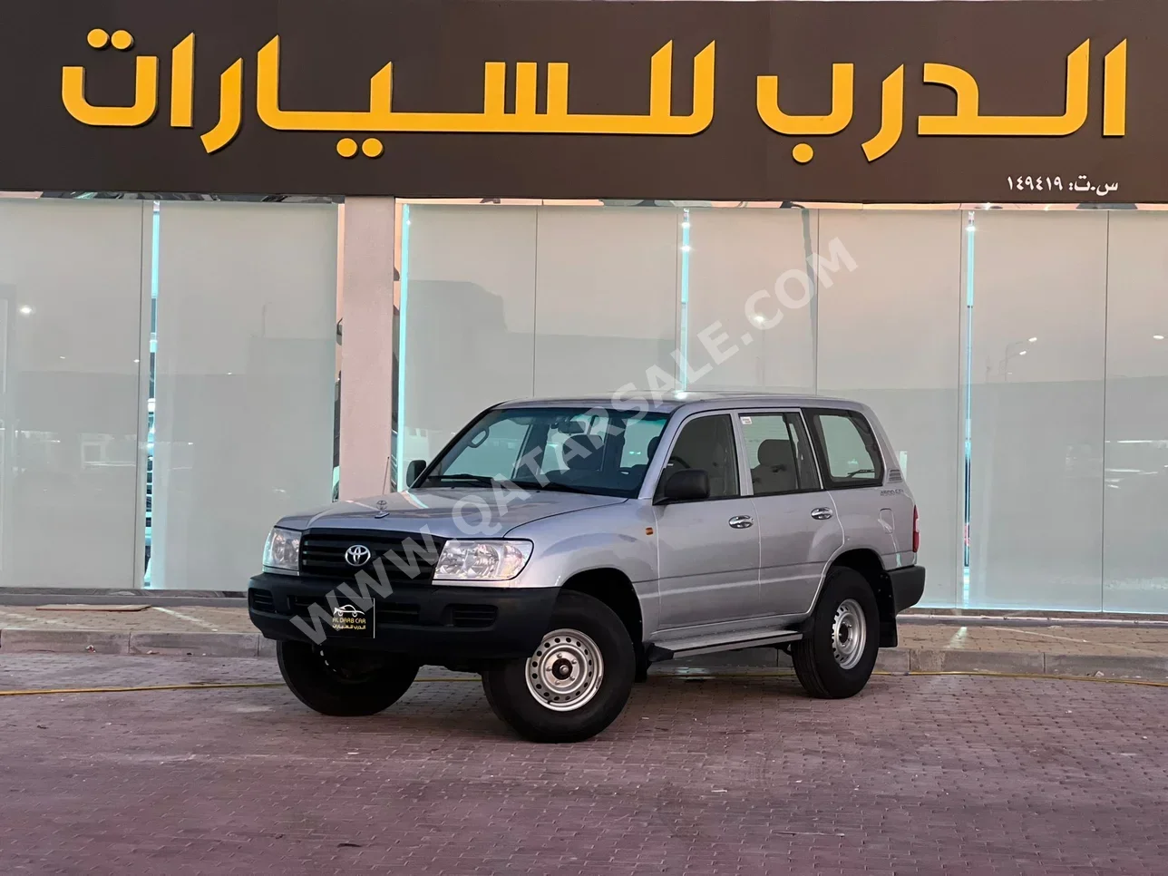 Toyota  Land Cruiser  G  2006  Manual  150,000 Km  6 Cylinder  Four Wheel Drive (4WD)  SUV  Silver