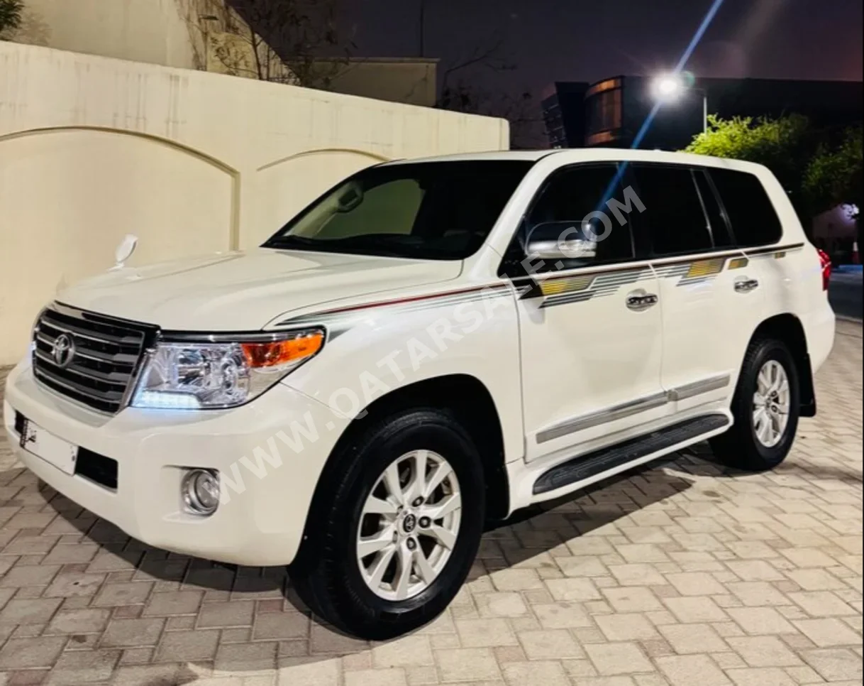 Toyota  Land Cruiser  GXR  2012  Automatic  360,000 Km  8 Cylinder  Four Wheel Drive (4WD)  SUV  White