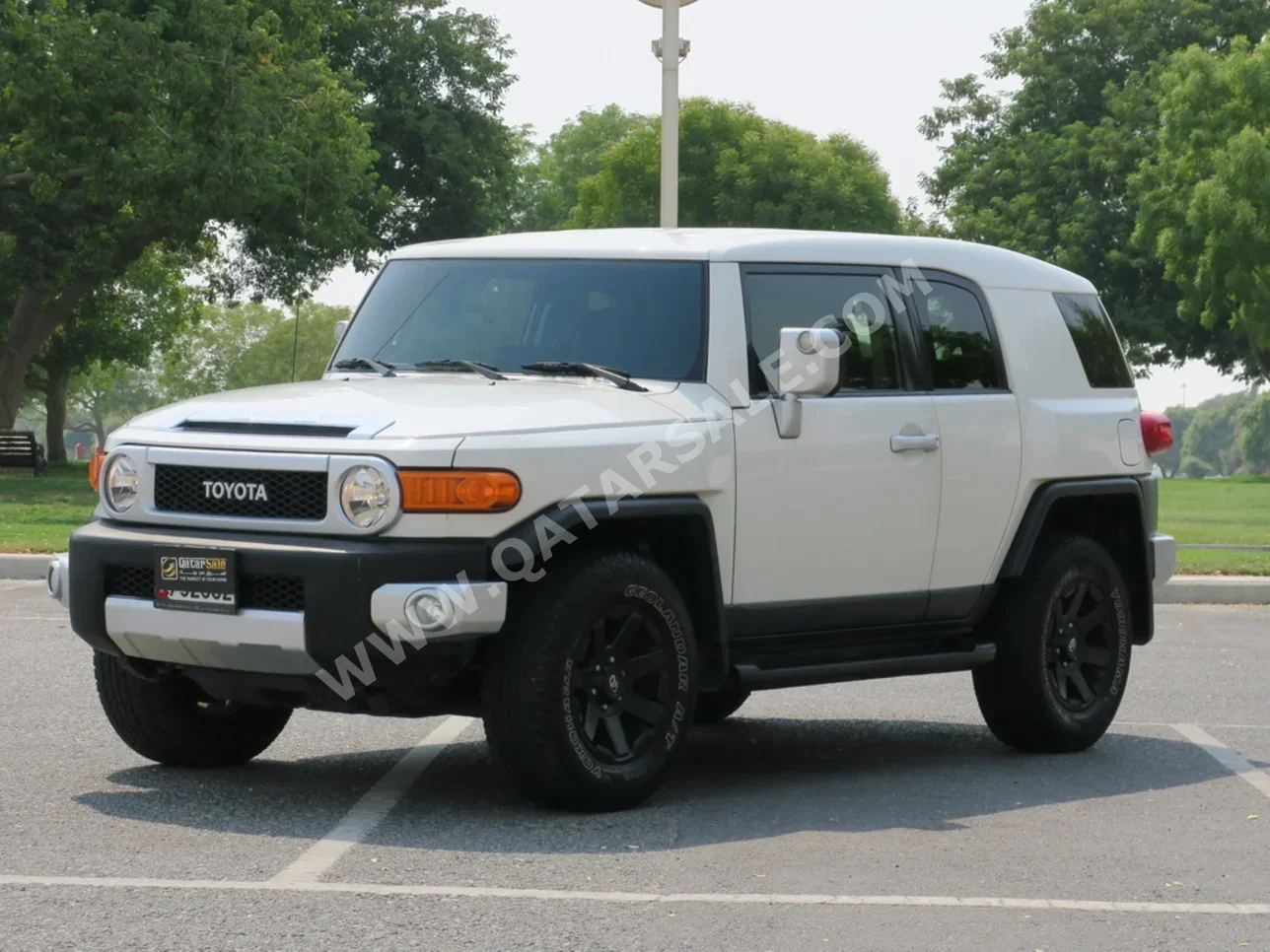 Toyota  FJ Cruiser  2016  Automatic  143,000 Km  6 Cylinder  Four Wheel Drive (4WD)  SUV  White