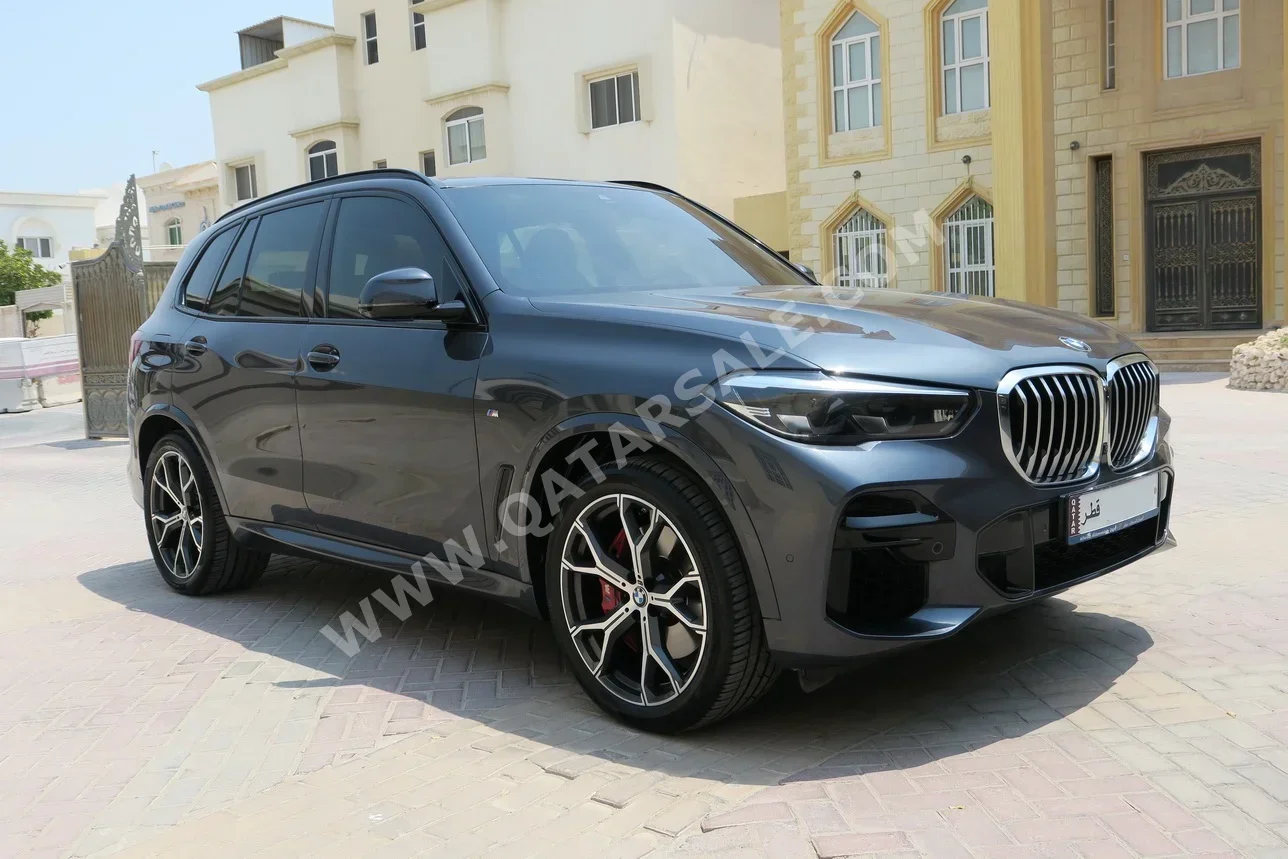 بي ام دبليو  الفئة - اكس  اكس 5 40 اي  2022  اوتوماتيك  43,000 كم  6 سلندر  دفع رباعي  اس يو في  رمادي  تحت الضمان