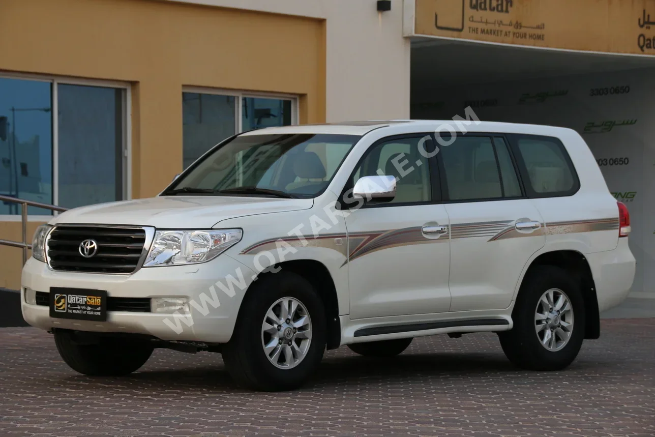 Toyota  Land Cruiser  GXR  2010  Automatic  333,000 Km  8 Cylinder  Four Wheel Drive (4WD)  SUV  White