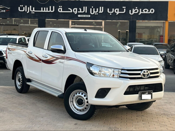 Toyota  Hilux  2022  Automatic  24,000 Km  4 Cylinder  Four Wheel Drive (4WD)  Pick Up  White