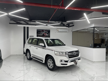Toyota  Land Cruiser  GXR  2020  Automatic  330,000 Km  8 Cylinder  Four Wheel Drive (4WD)  SUV  White