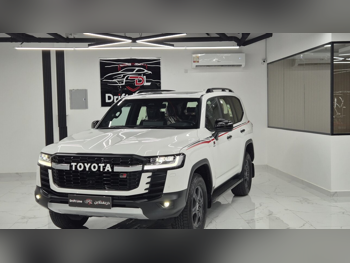 Toyota  Land Cruiser  GR Sport Twin Turbo  2025  Automatic  7,000 Km  6 Cylinder  Four Wheel Drive (4WD)  SUV  White  With Warranty
