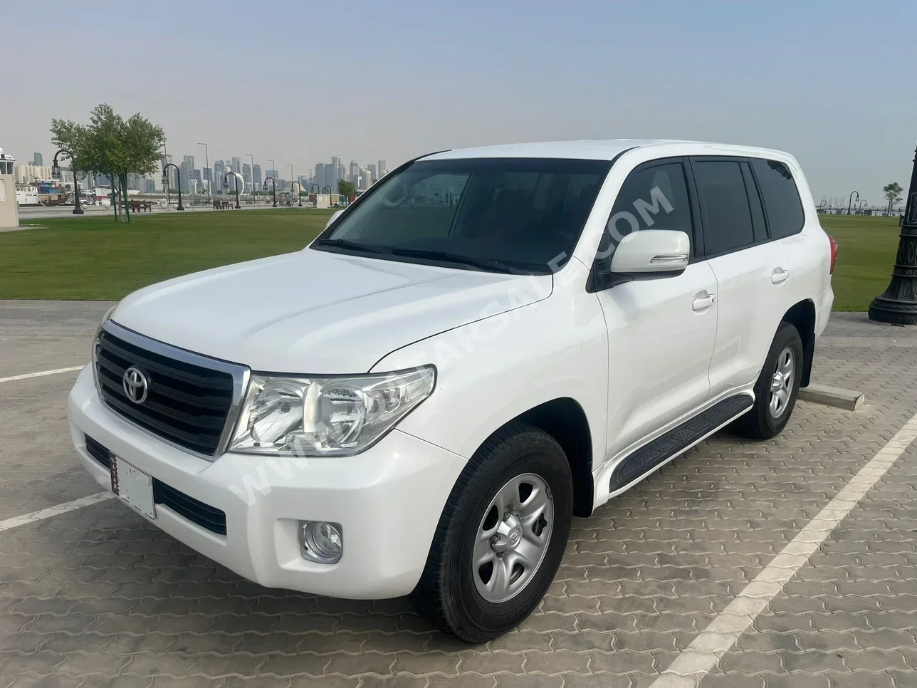 Toyota  Land Cruiser  G  2012  Automatic  257,000 Km  6 Cylinder  Four Wheel Drive (4WD)  SUV  White