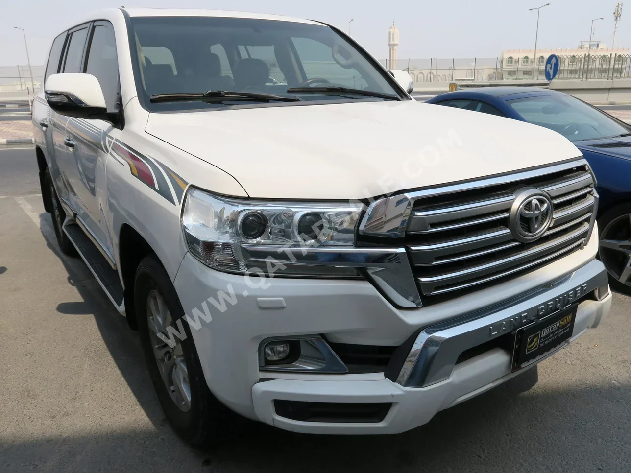 Toyota  Land Cruiser  GXR  2017  Automatic  255,000 Km  8 Cylinder  Four Wheel Drive (4WD)  SUV  White