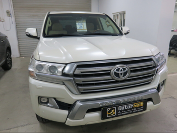 Toyota  Land Cruiser  GXR  2016  Automatic  264,000 Km  6 Cylinder  Four Wheel Drive (4WD)  SUV  White