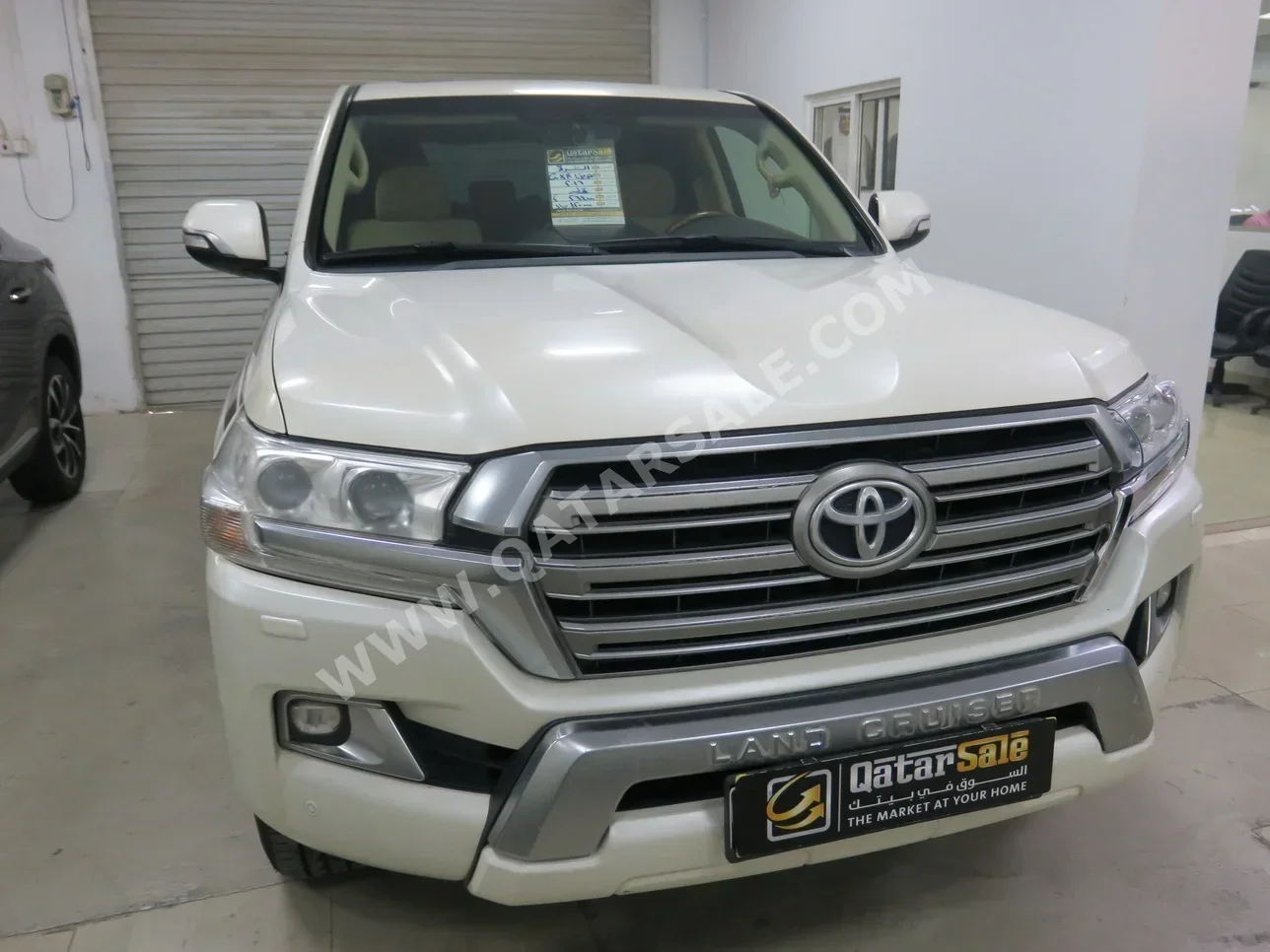 Toyota  Land Cruiser  GXR  2016  Automatic  264,000 Km  6 Cylinder  Four Wheel Drive (4WD)  SUV  White
