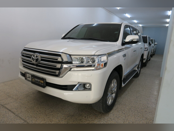 Toyota  Land Cruiser  VXR  2021  Automatic  23,000 Km  8 Cylinder  Four Wheel Drive (4WD)  SUV  White