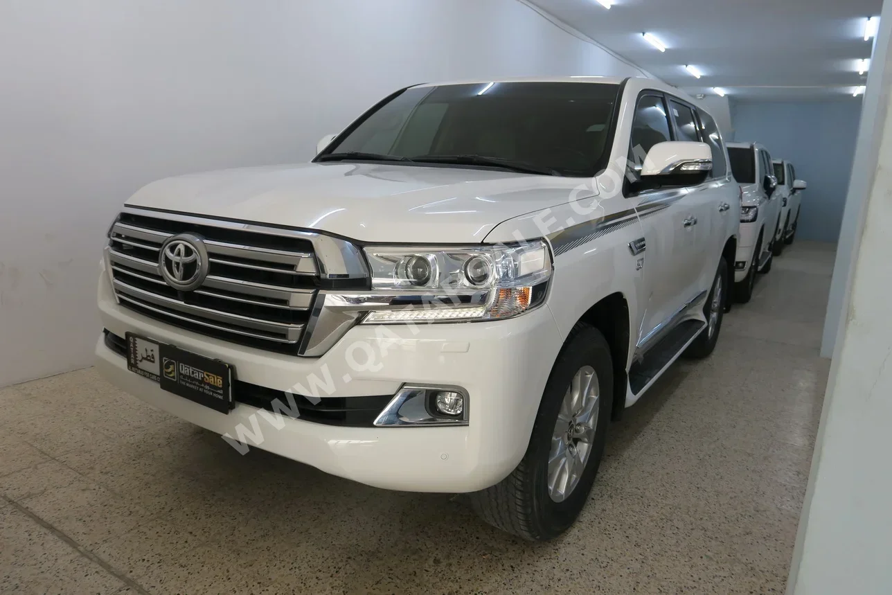 Toyota  Land Cruiser  VXR  2021  Automatic  23,000 Km  8 Cylinder  Four Wheel Drive (4WD)  SUV  White