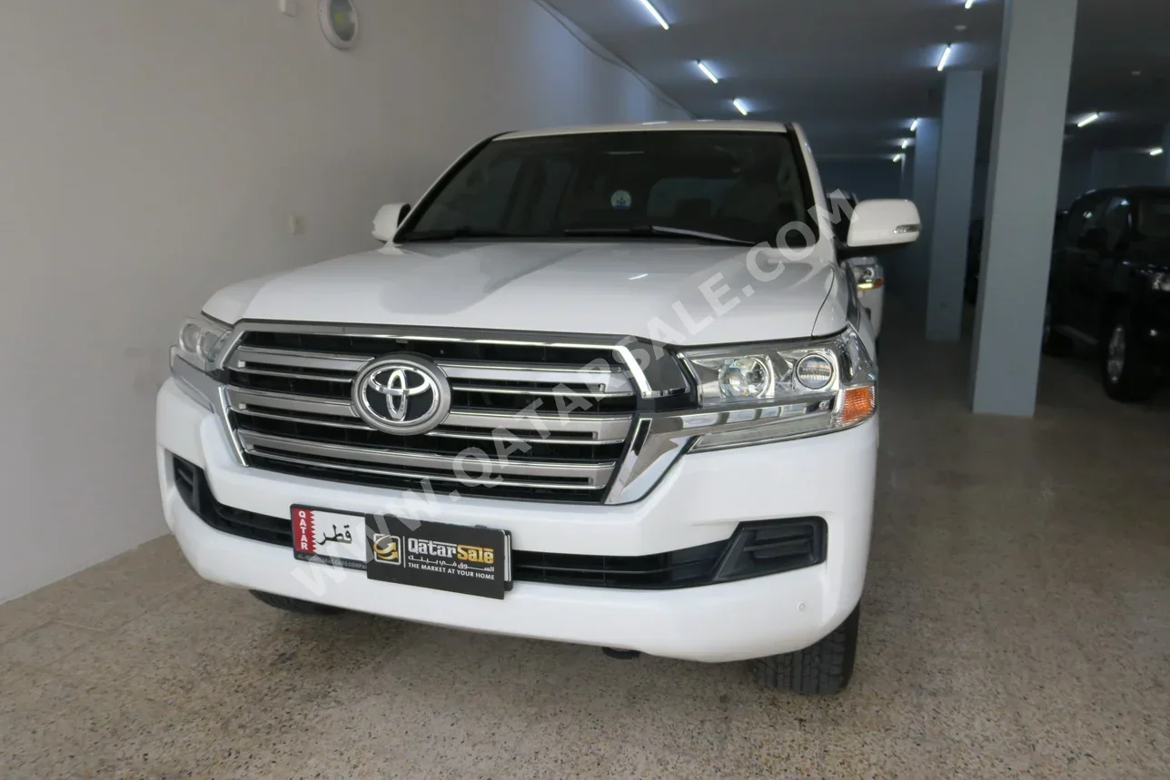 Toyota  Land Cruiser  GXR  2020  Automatic  74,000 Km  6 Cylinder  Four Wheel Drive (4WD)  SUV  White