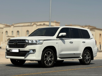 Toyota  Land Cruiser  VXR  2019  Automatic  153,000 Km  8 Cylinder  Four Wheel Drive (4WD)  SUV  White