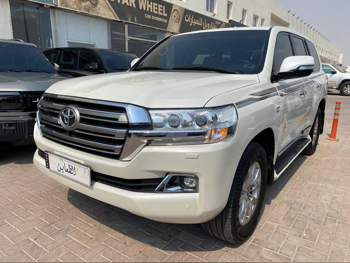 Toyota  Land Cruiser  VXR  2016  Automatic  191,000 Km  8 Cylinder  Four Wheel Drive (4WD)  SUV  White