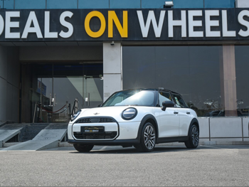 Mini  Cooper  2025  Automatic  1,900 Km  4 Cylinder  Front Wheel Drive (FWD)  Hatchback  White