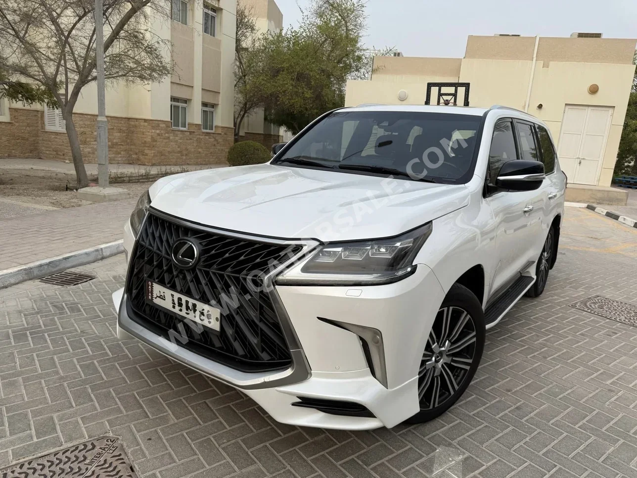 Lexus  LX  570 S  2018  Automatic  194,000 Km  8 Cylinder  Four Wheel Drive (4WD)  SUV  White