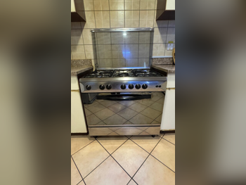 الطباخ 5  2013  Indesit cooking range -5 burner  22 بوصة سانتيمتر  36 بوصة سانتيمتر \  غاز  ستانلس ستيل