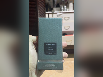 العطور والعناية بالجسم عطور  كلا الجنسين  Tom Ford Oud Wood  الولايات المتحدة الأمريكية  100 مل
