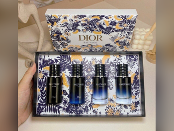 العطور والعناية بالجسم عطور  رجالي  Dior SAUVAGE Perfume/Gift Set 4 in 1  فرنسا