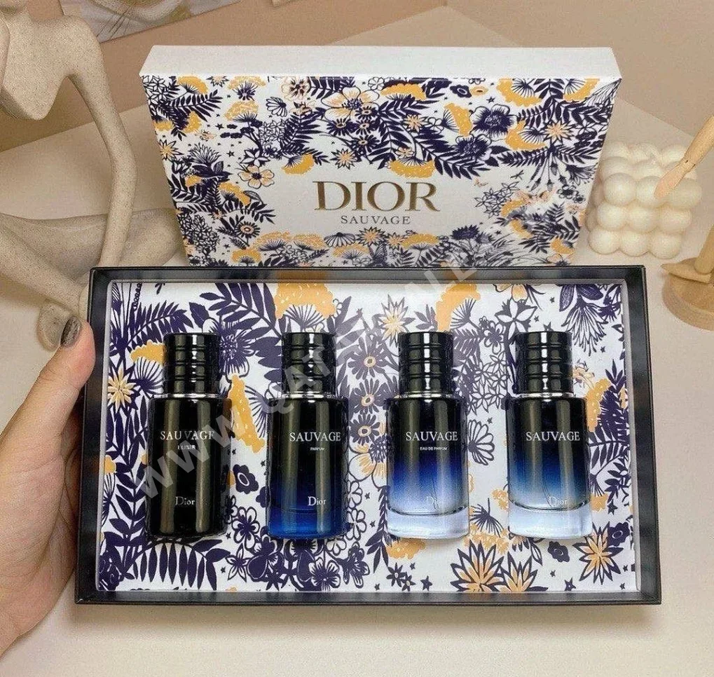 العطور والعناية بالجسم عطور  رجالي  Dior SAUVAGE Perfume/Gift Set 4 in 1  فرنسا