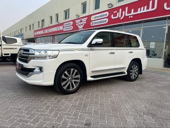 Toyota  Land Cruiser  VXR  2019  Automatic  335,000 Km  8 Cylinder  Four Wheel Drive (4WD)  SUV  White